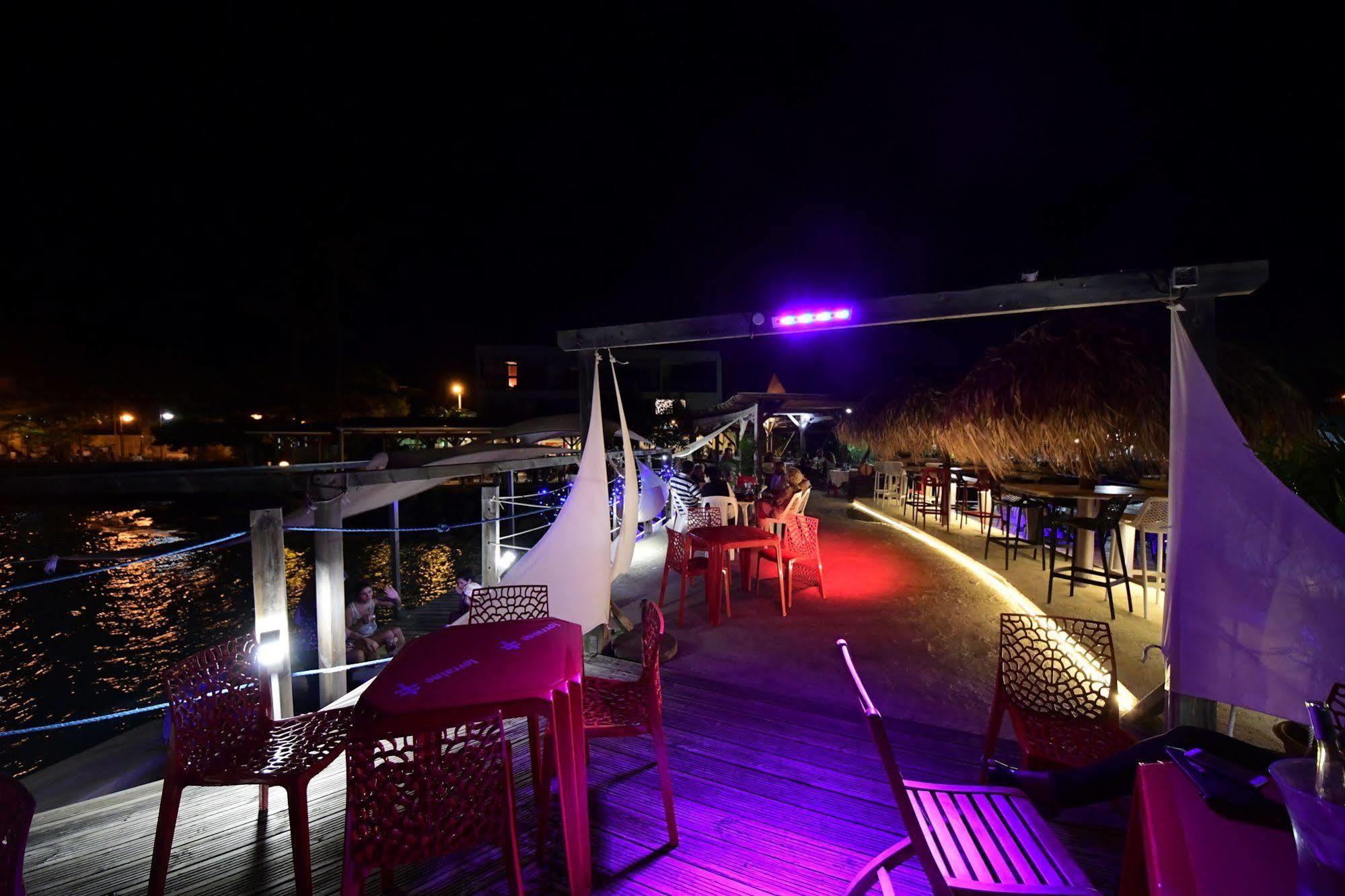 Hotel-Restaurant La Dunette Sainte-Anne Ngoại thất bức ảnh